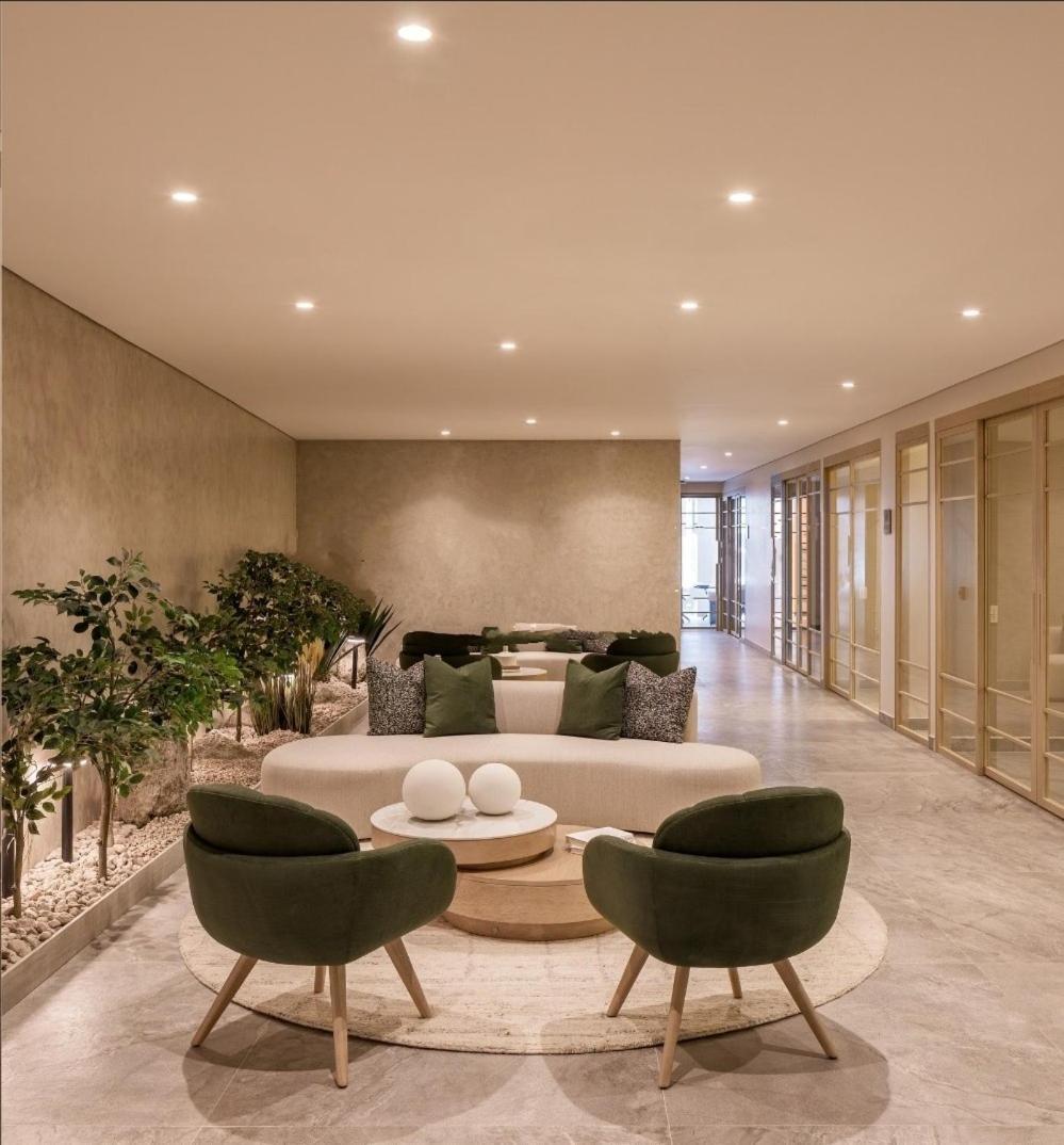 Le Parc Residences With Hotel Services Кито Екстериор снимка
