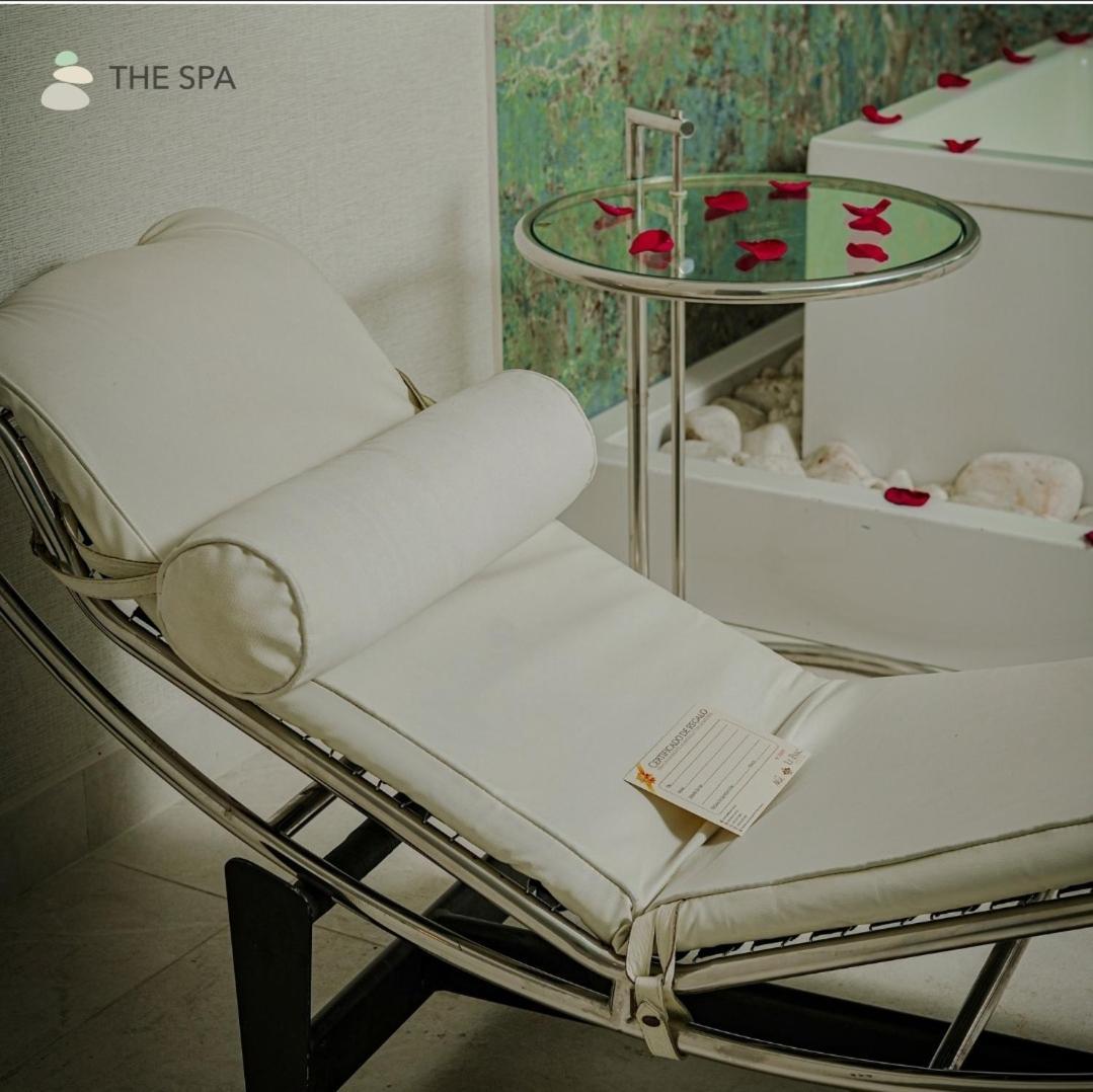 Le Parc Residences With Hotel Services Кито Екстериор снимка