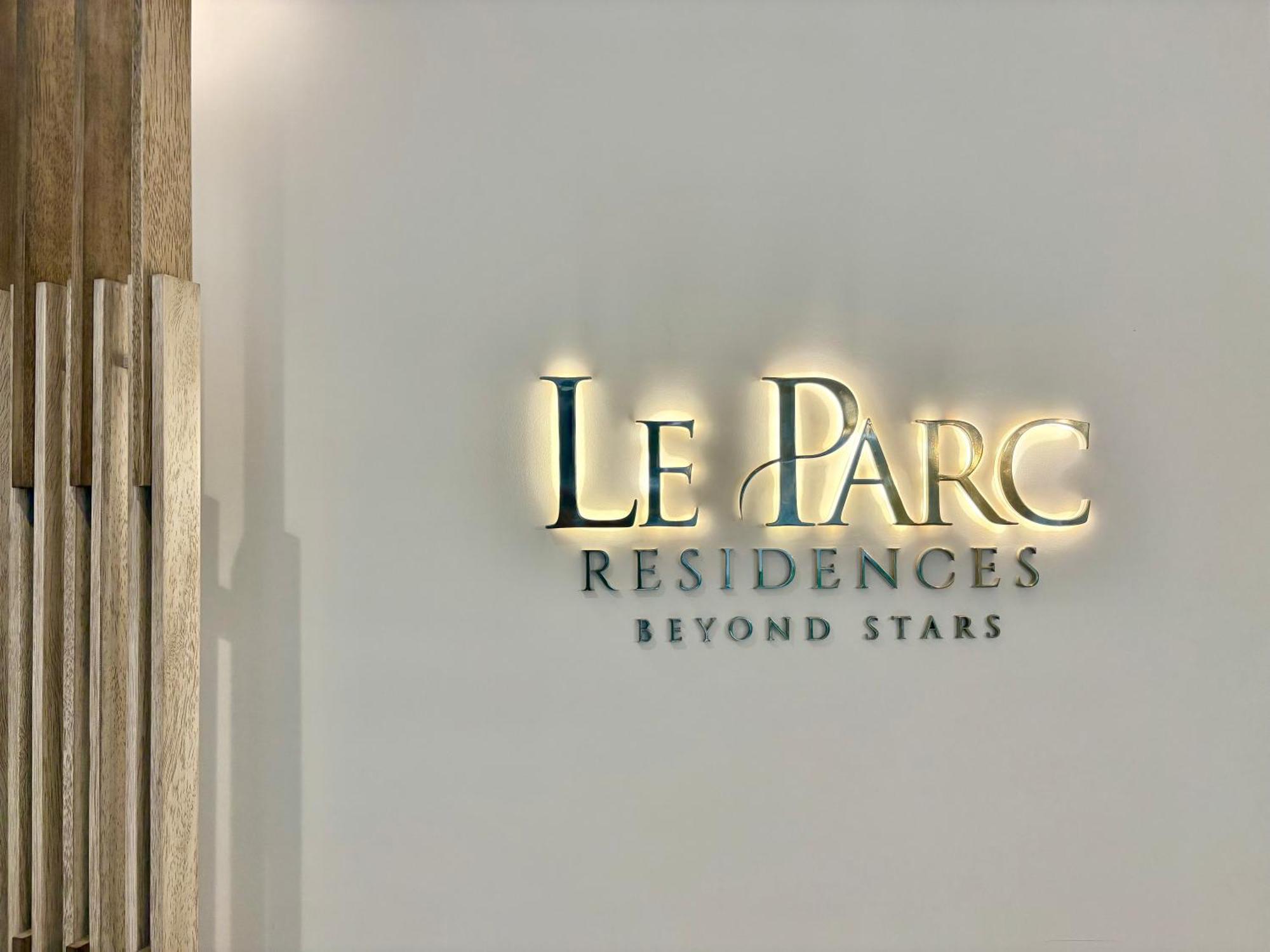 Le Parc Residences With Hotel Services Кито Екстериор снимка