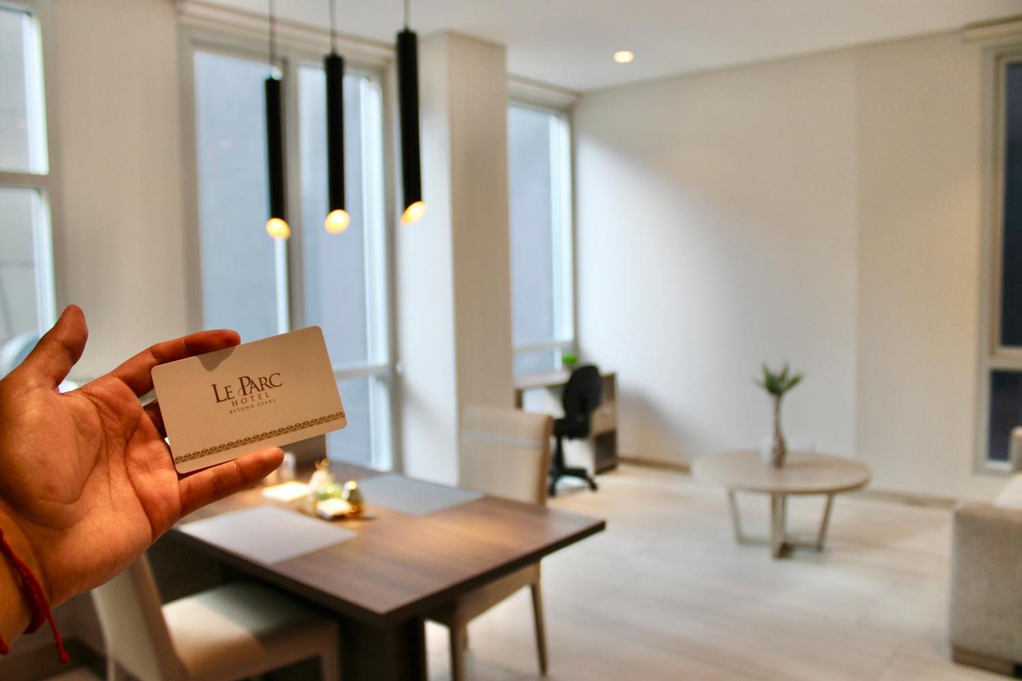 Le Parc Residences With Hotel Services Кито Екстериор снимка